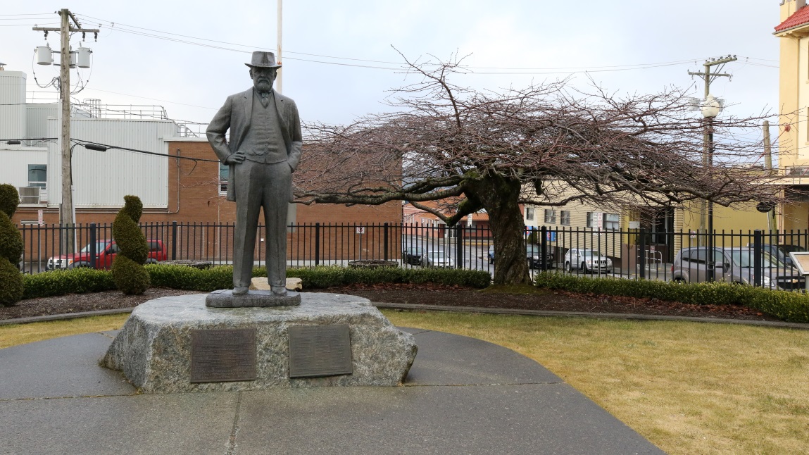 Statue of Charles Melville Hays