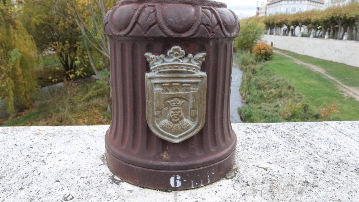Detail on a light post