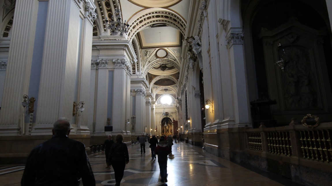 Inside the Bas�lica