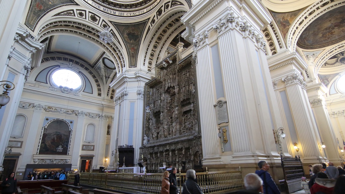 Inside the Bas�lica