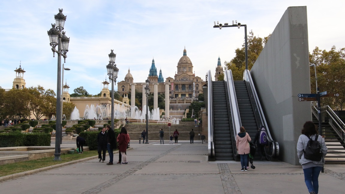 Outdoors escalators