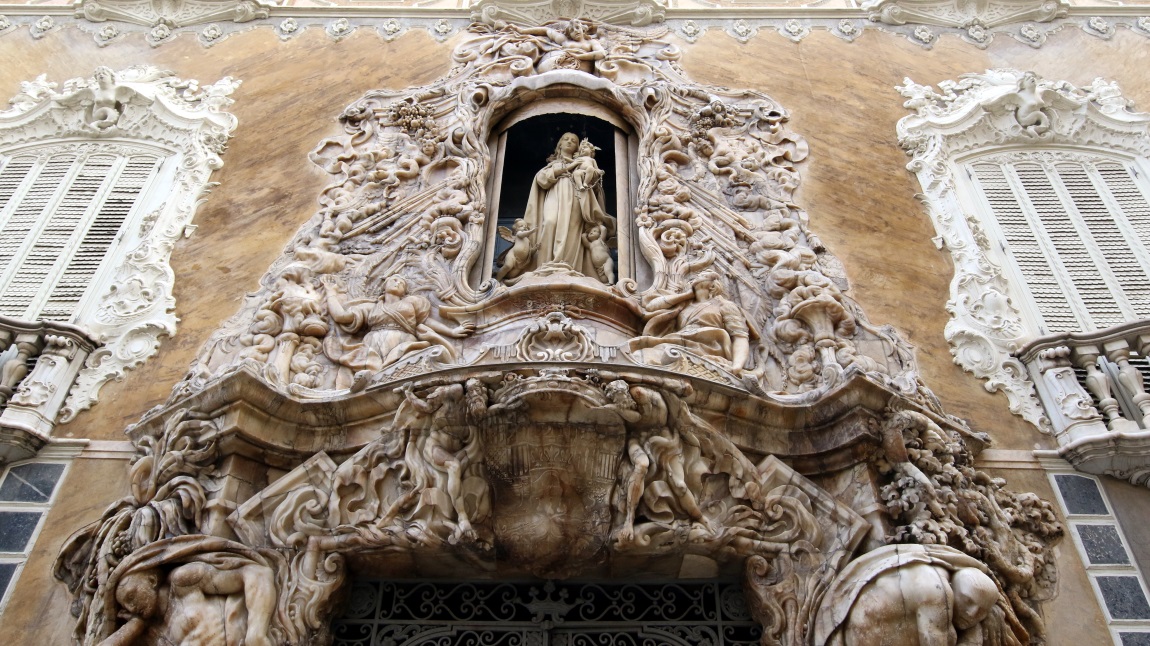 Well detailed carving