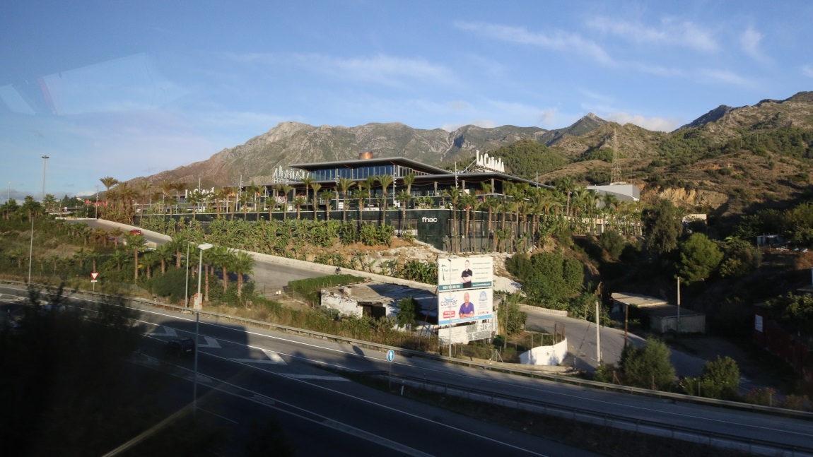 La Ca�ada Shopping Mall