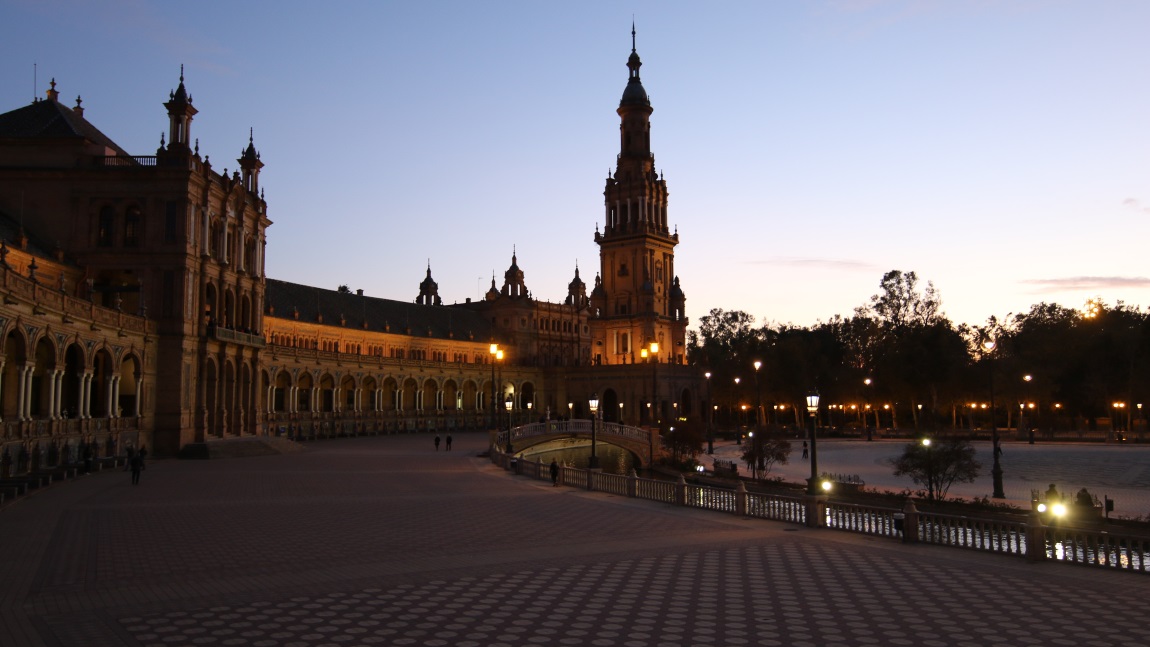 Plaza de Espa�a in the evening