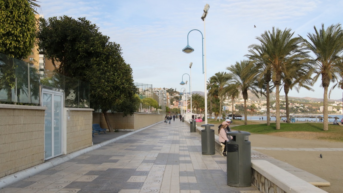 Paseo de Mat�as Prats walkway