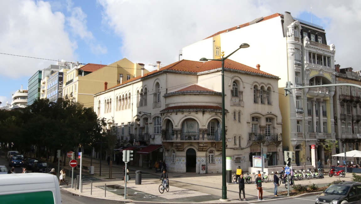 Col�gio Acad�mico school