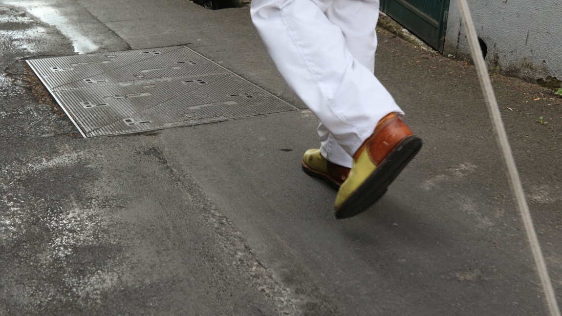 Shoes used by the toboggan guides