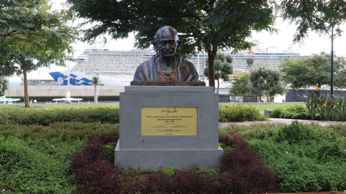 Gandhi bust in Plaza do Povo
