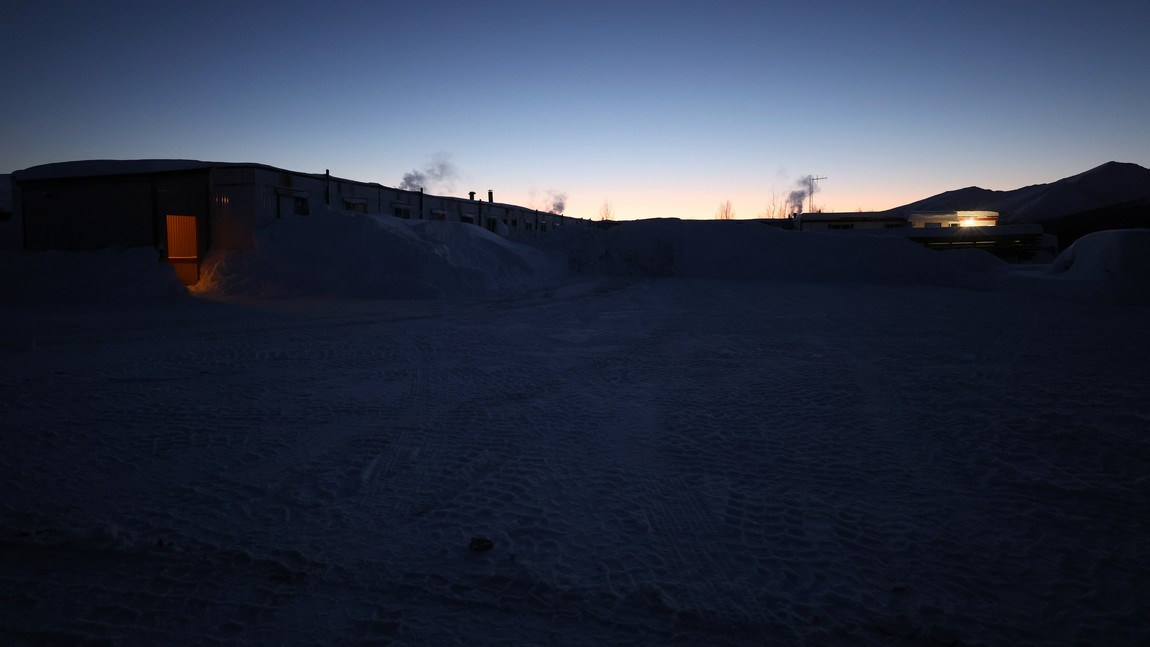 Hotel at Coldfoot Camp