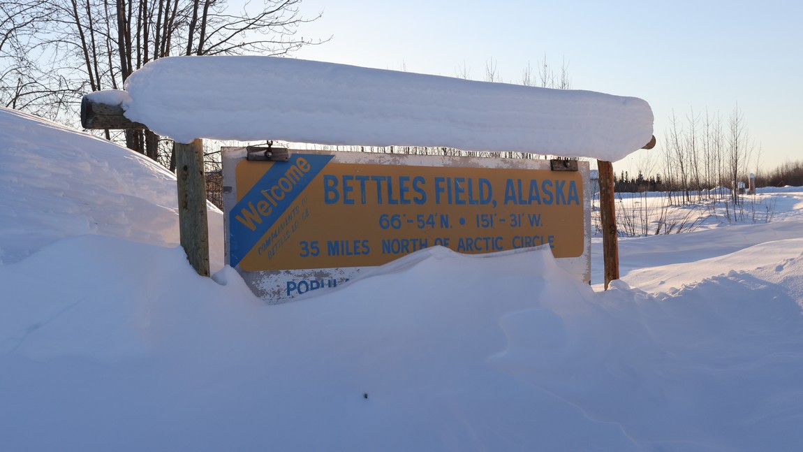 Sign in front of the Bettles Lodge